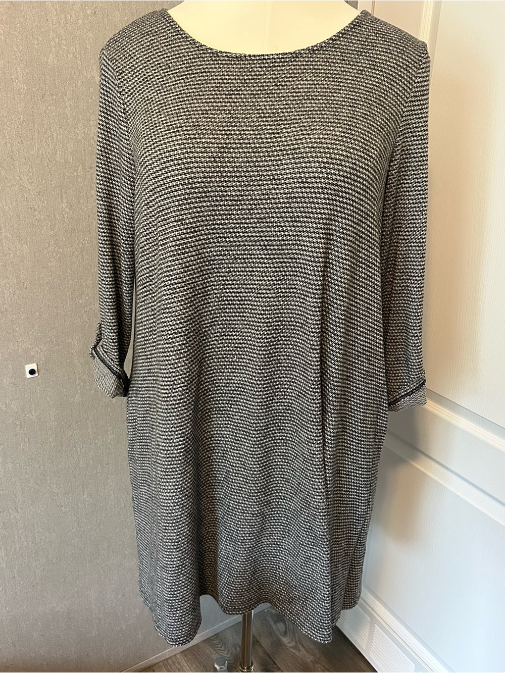 Relaxed Black and White Textured Midi Dress